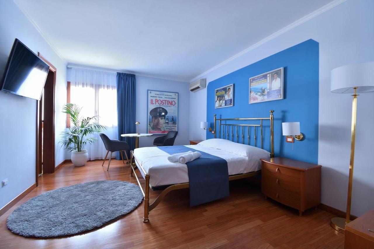 Le Cinema Bed & Breakfast Formia Ngoại thất bức ảnh