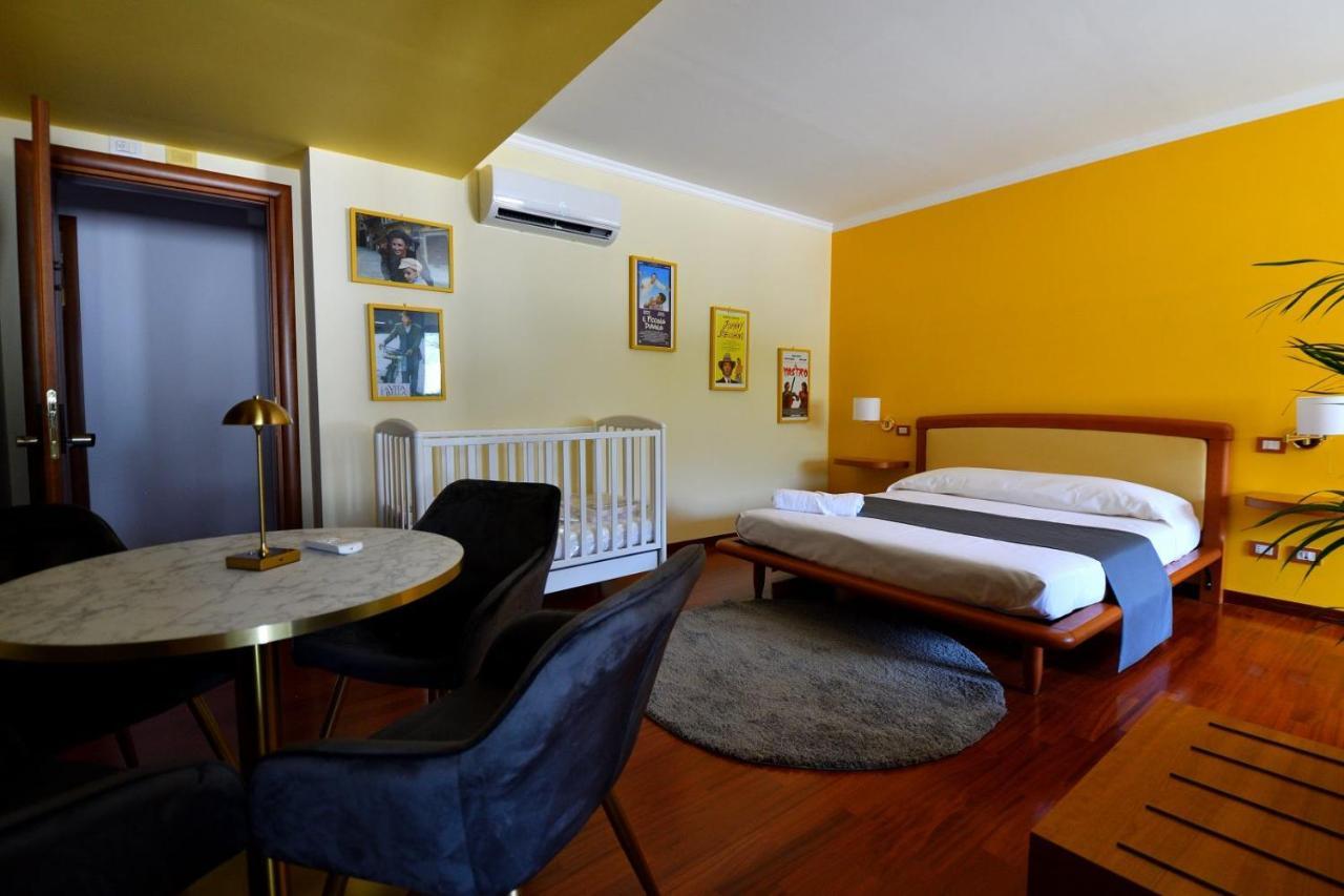 Le Cinema Bed & Breakfast Formia Ngoại thất bức ảnh