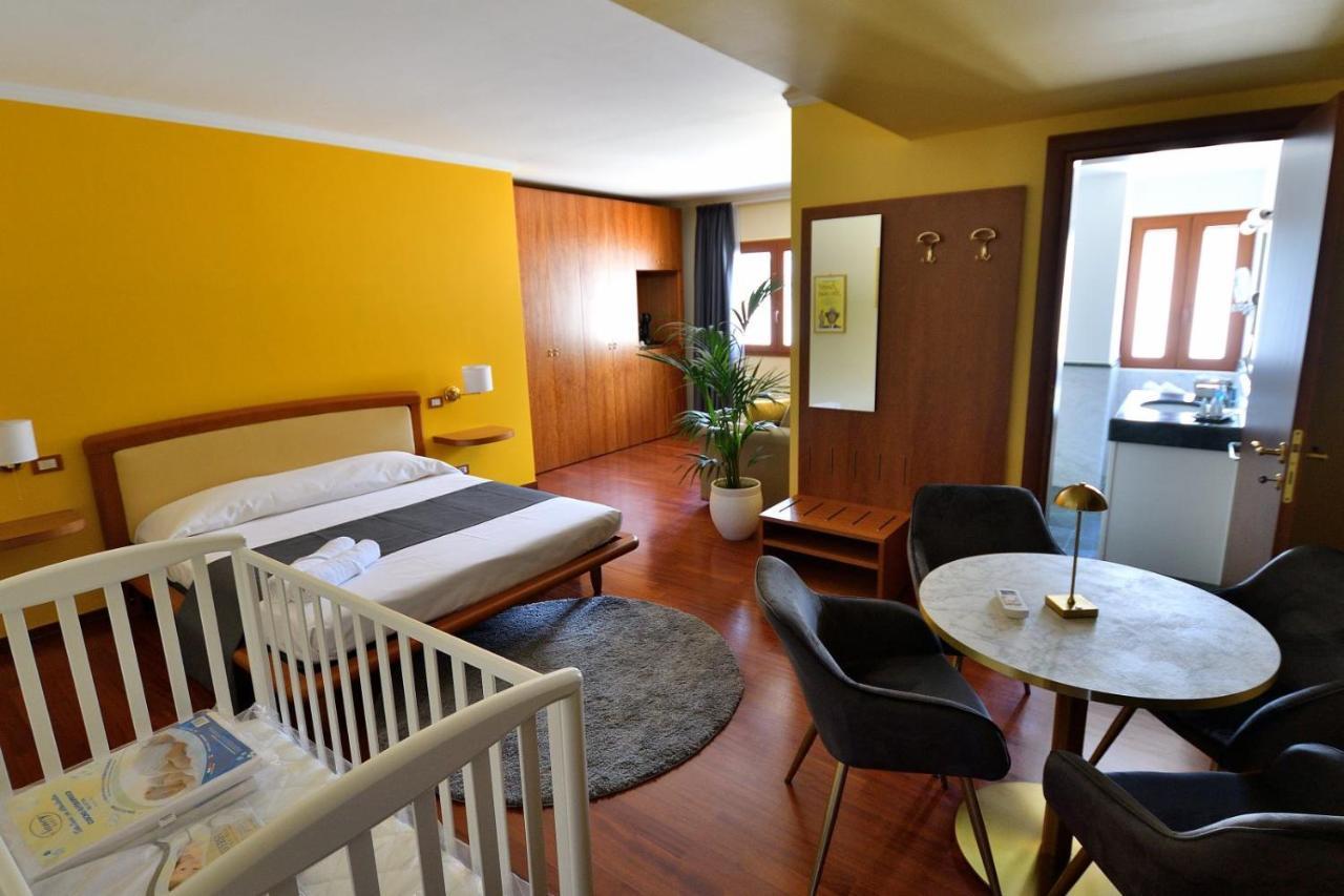 Le Cinema Bed & Breakfast Formia Ngoại thất bức ảnh